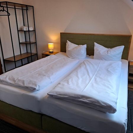 Hotel Am Schwarzen Berg Stade Esterno foto