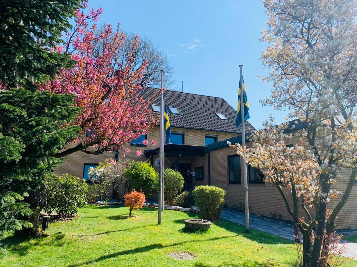 Hotel Am Schwarzen Berg Stade Esterno foto