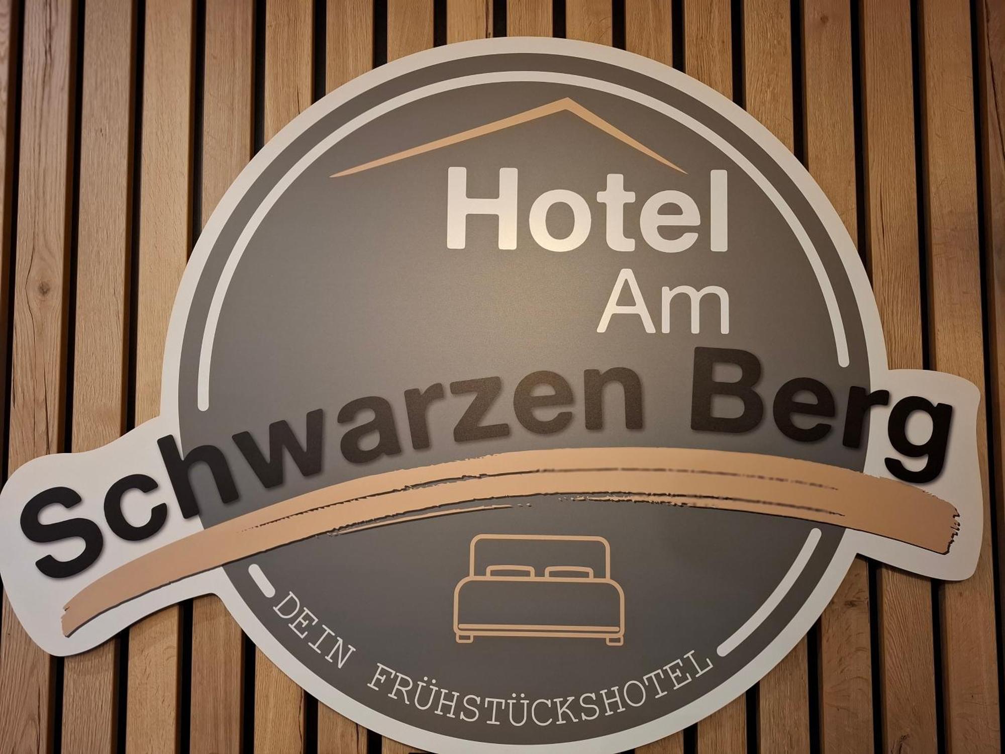Hotel Am Schwarzen Berg Stade Esterno foto