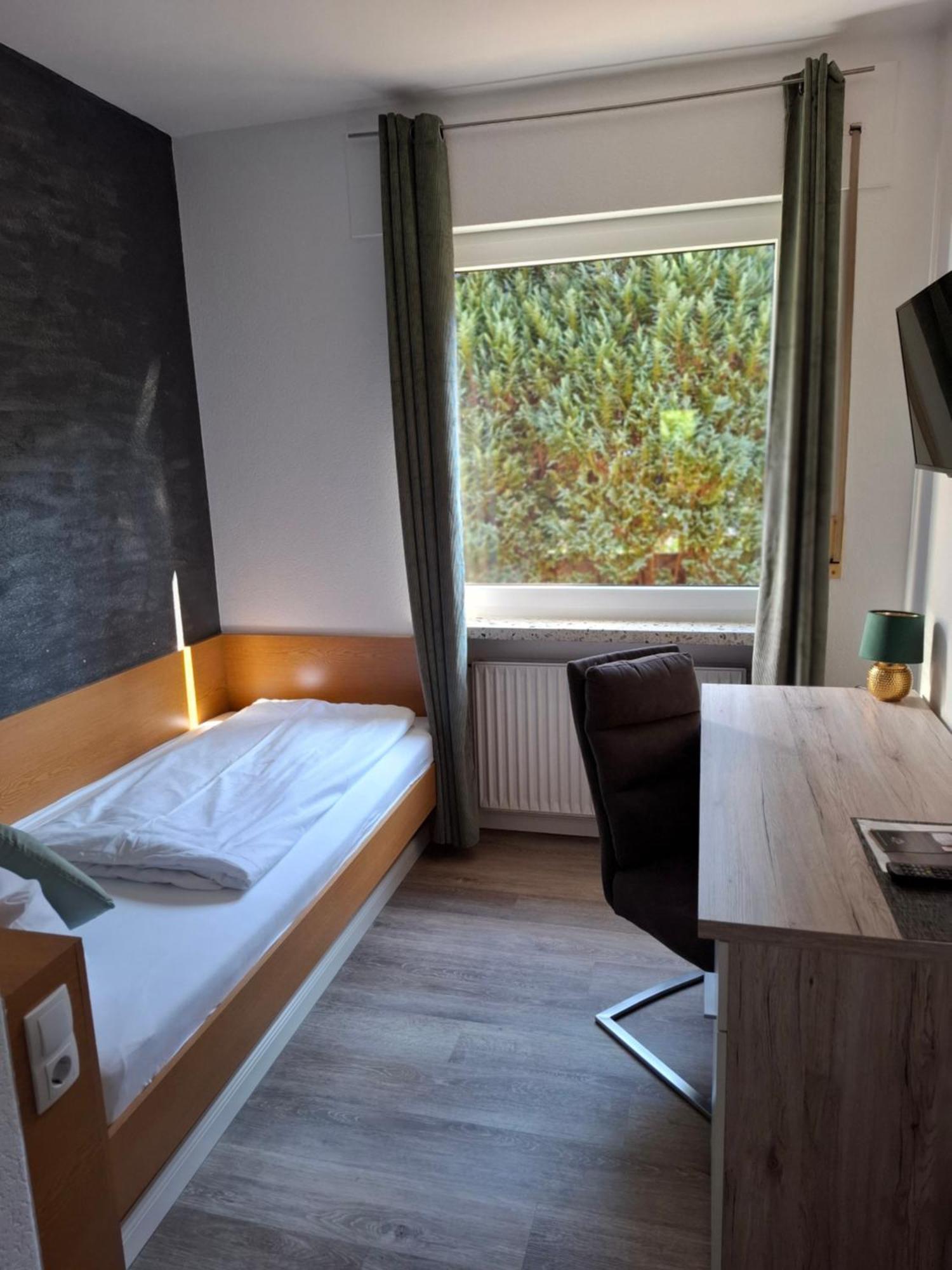 Hotel Am Schwarzen Berg Stade Esterno foto