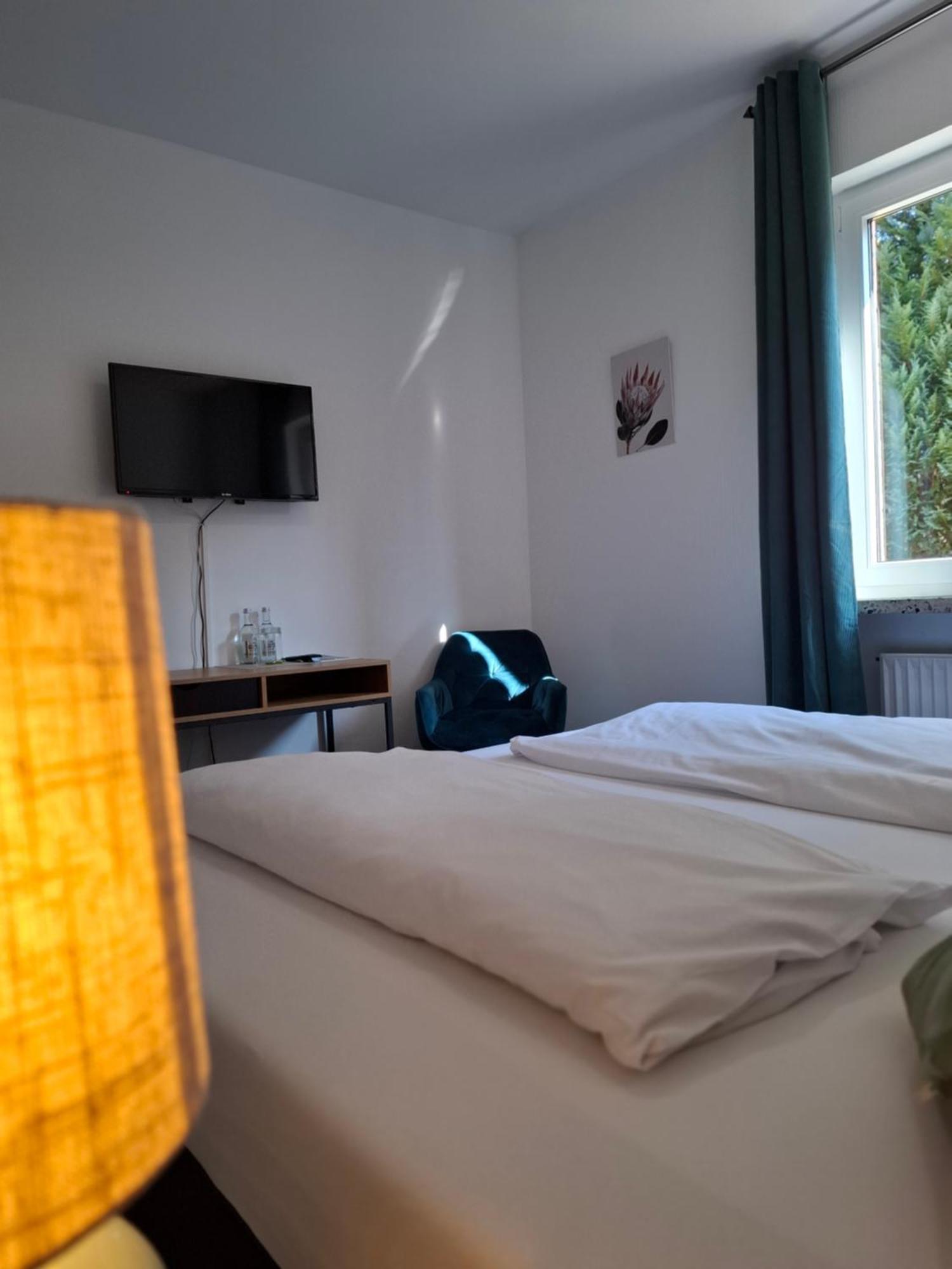 Hotel Am Schwarzen Berg Stade Esterno foto