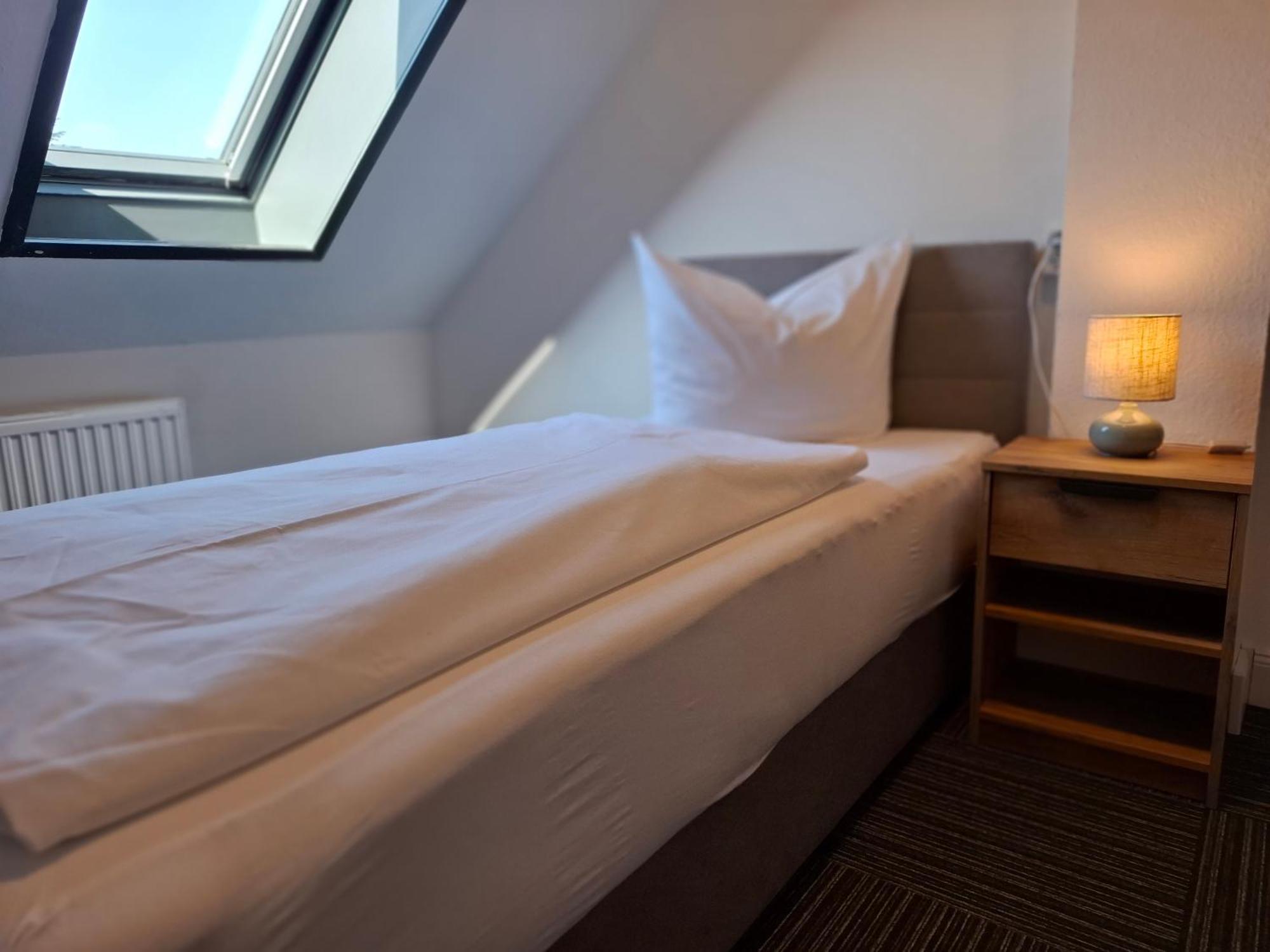 Hotel Am Schwarzen Berg Stade Esterno foto