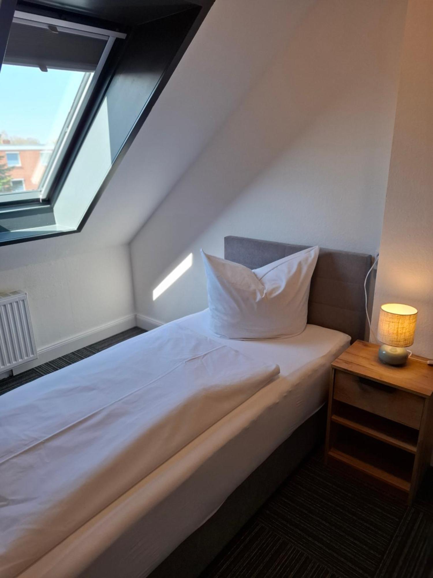 Hotel Am Schwarzen Berg Stade Esterno foto
