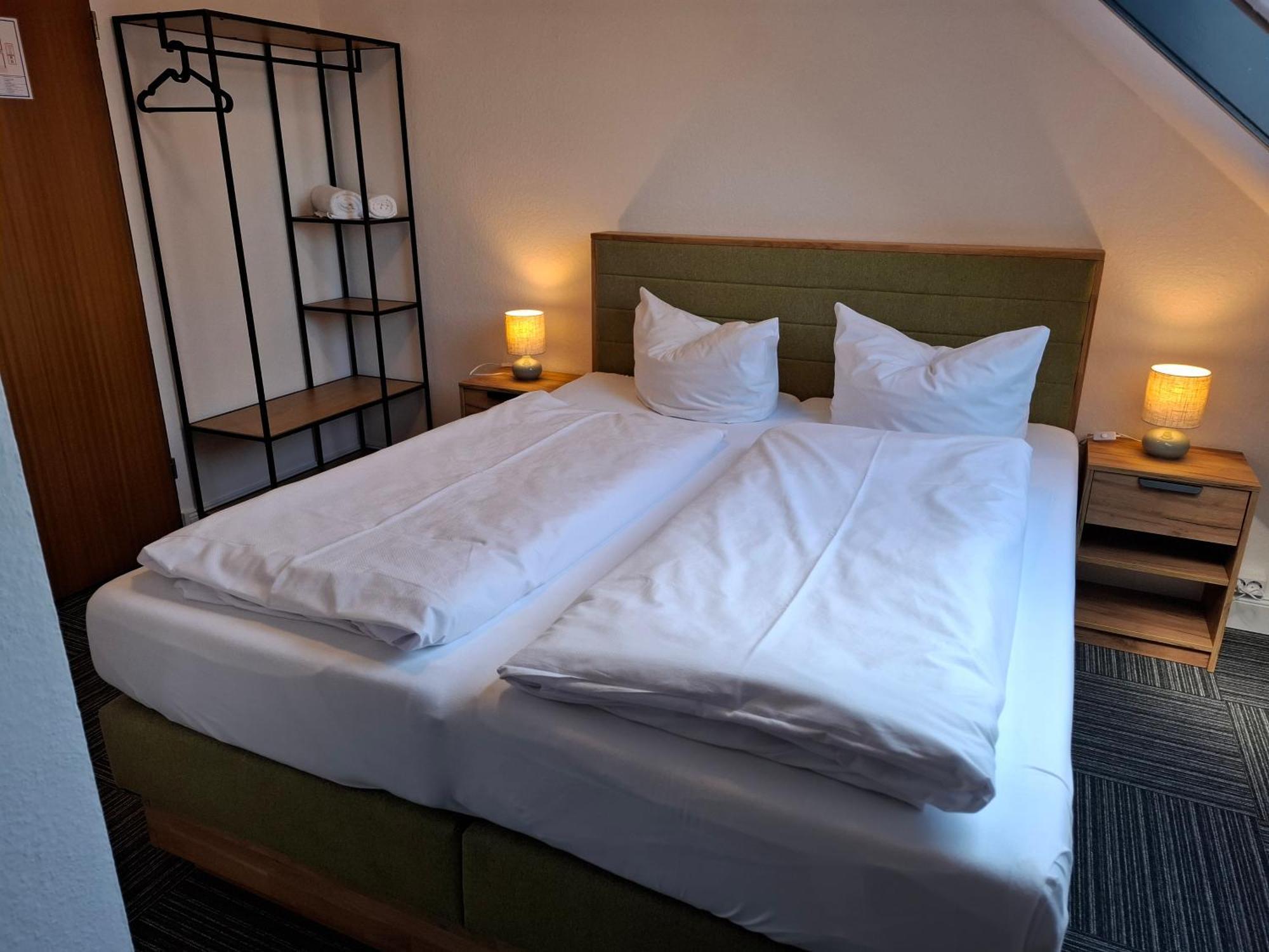 Hotel Am Schwarzen Berg Stade Esterno foto